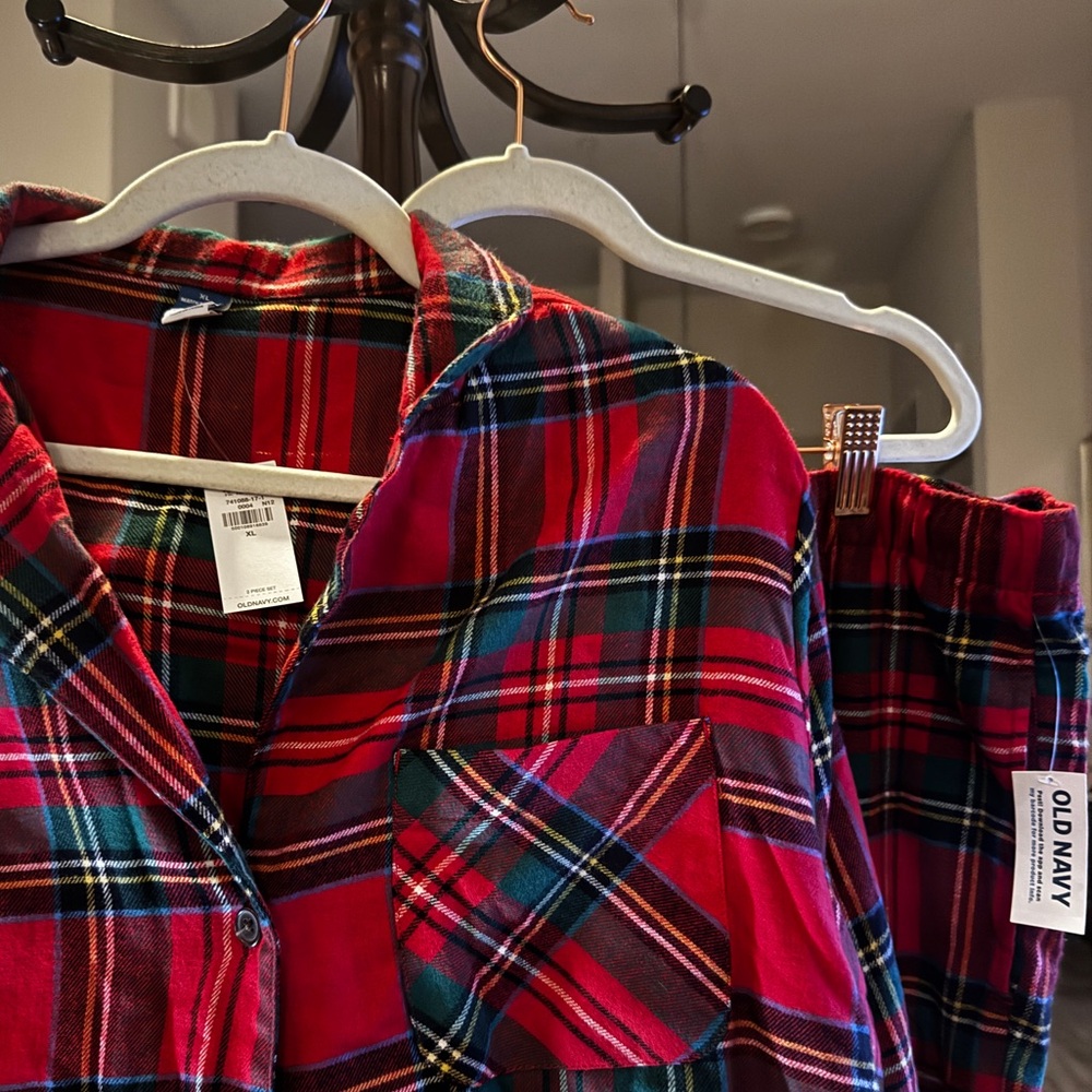 Women’s Old Navy Red Tartan Plaid Pajama Set